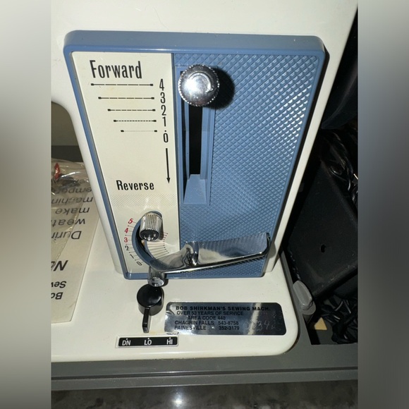 White Sewing Machine 
Zigzag Stitcher 35418 - Picture 8 of 16